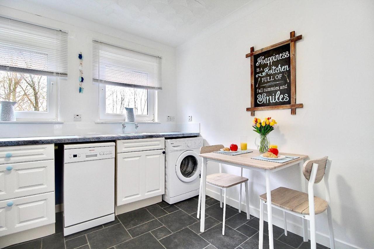 Railroad Apartment Wishaw  Exterior foto
